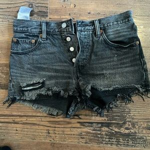 Levi’s black jean short